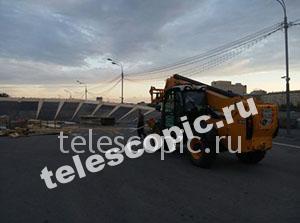 JCB 540-140 на строительстве трассы Toyota Camry в Москве